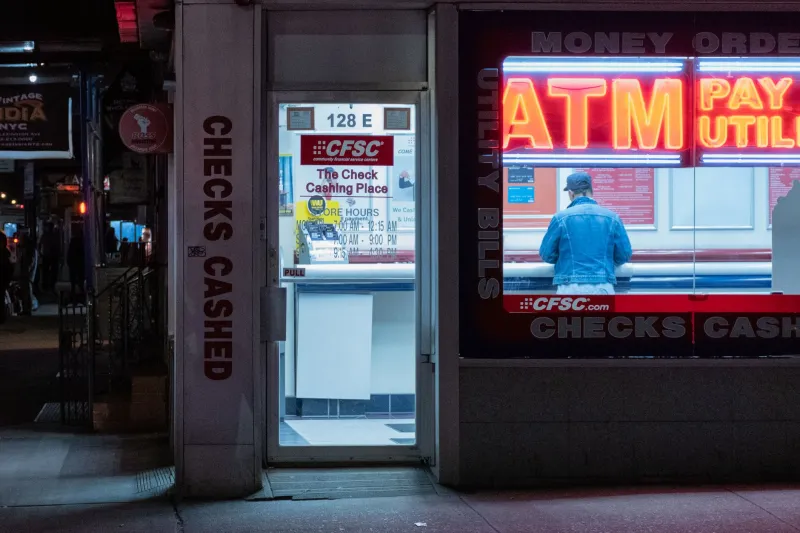 Banking Hours Were Sacred: When Missing Friday Meant a Weekend Without Cash